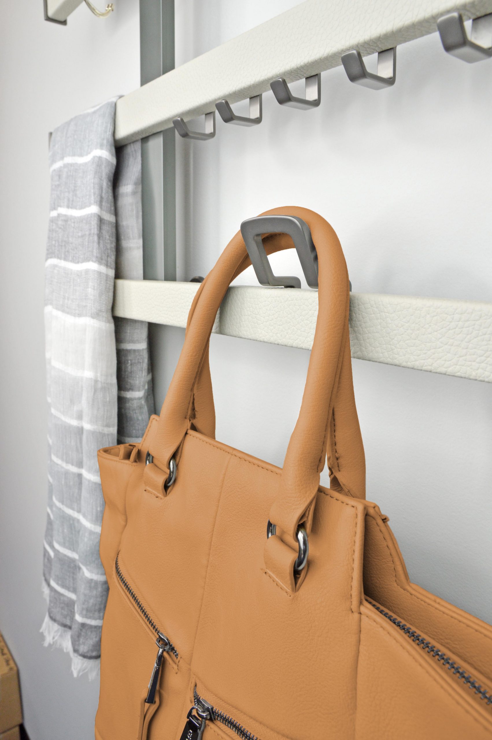 TAGHardware_SG-OYS_SYMPHONY_CoatHook_withPurse